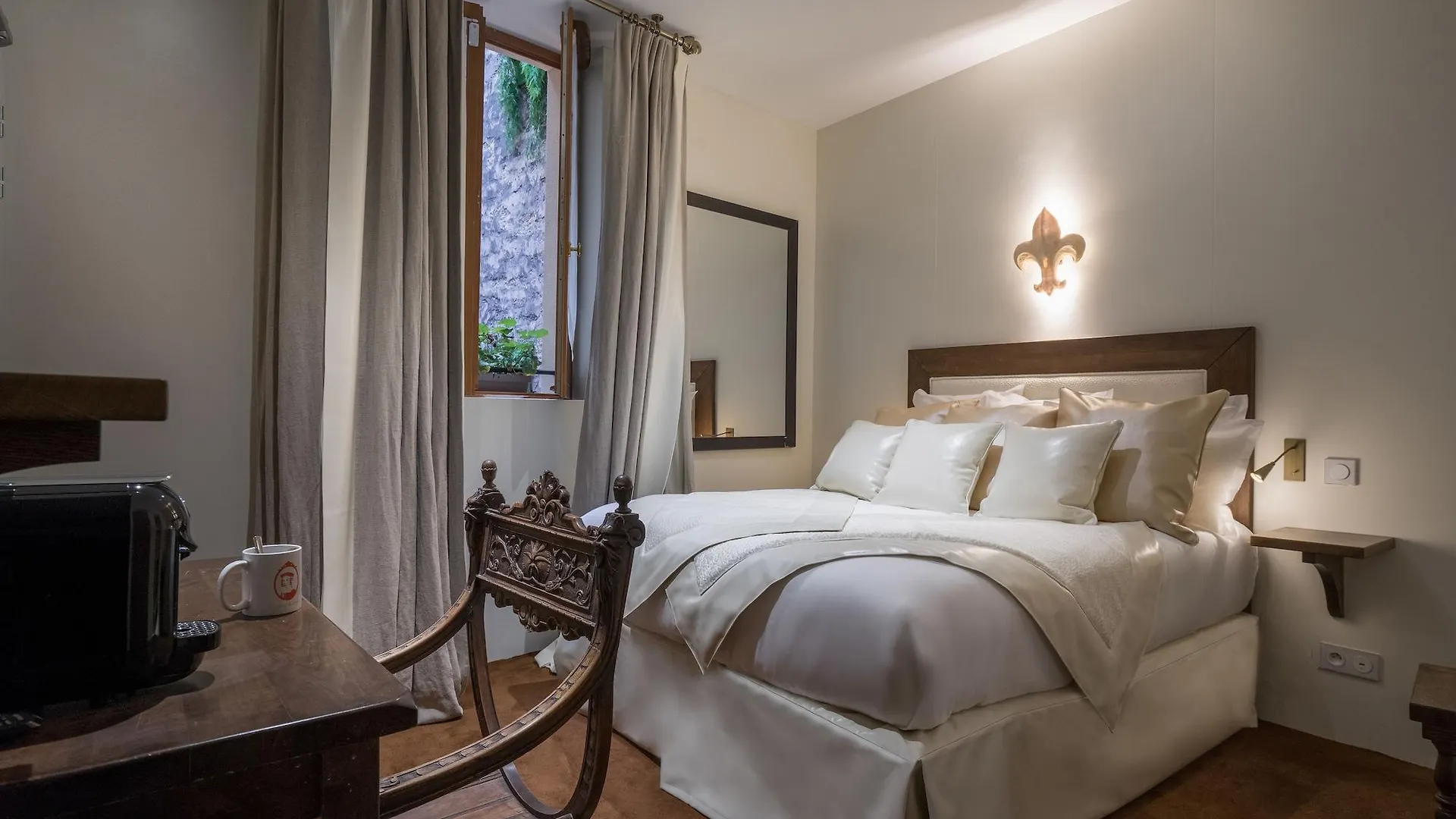 Le Temple De Jeanne Hotel Paris